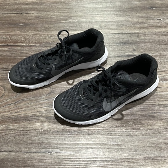 Women’s Nike running shoes - Picture 2 of 6